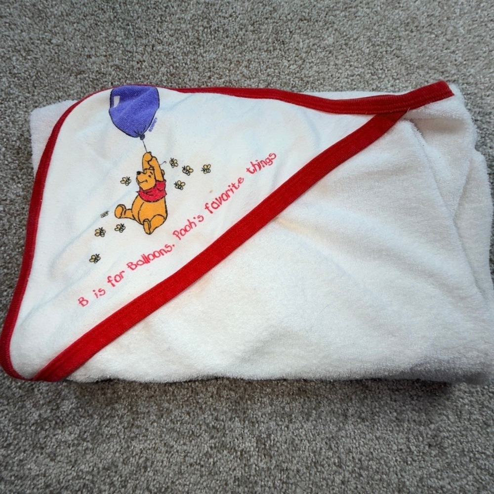 Vintage Disney Winnie the Pooh Hooded Baby ToddlerBath Towel White Red